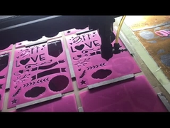 Pemotongan laser di atas kertas batu